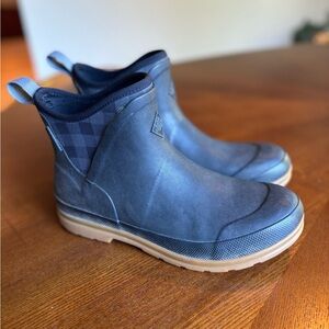 The Original Muck Boot, Women's Originals Ankle Boot in Black! Women’s, size 9.